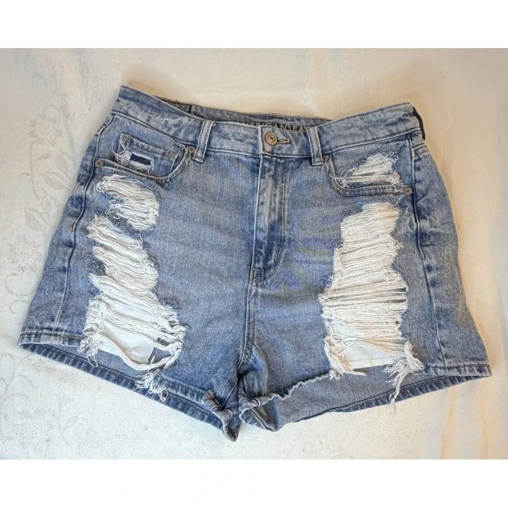 American Eagle Women's Cut Off Denim Shorts Size 6 Distressed Light Wash